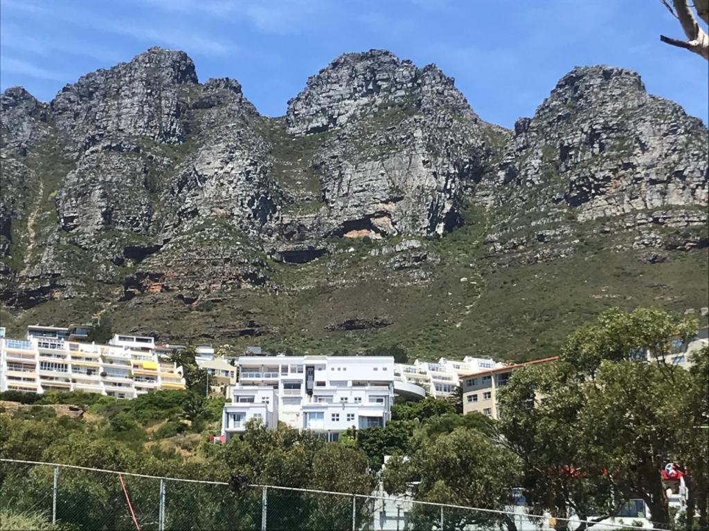 Cozy Camps Bay House With Mountain And Sea View Villa เคปทาวน์ ภายนอก รูปภาพ