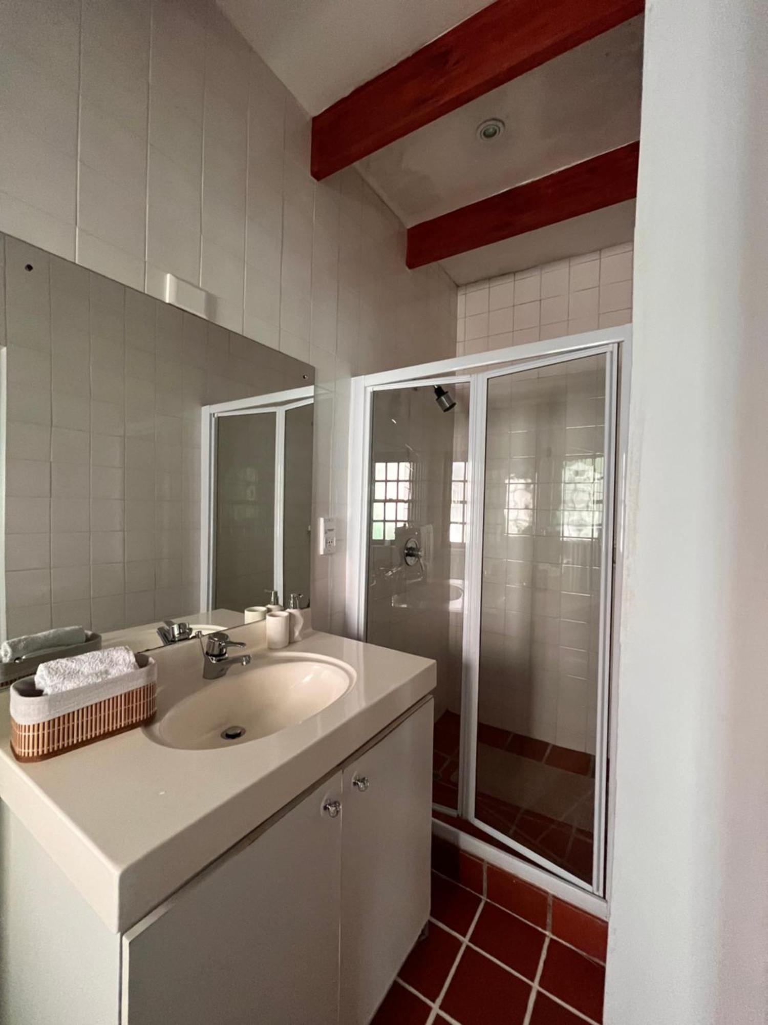 Cozy Camps Bay House With Mountain And Sea View Villa เคปทาวน์ ภายนอก รูปภาพ