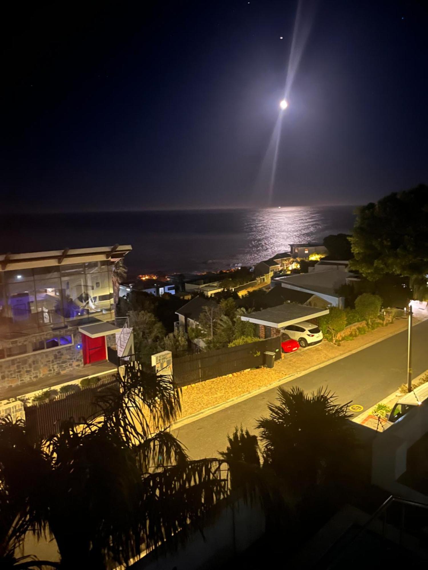 Cozy Camps Bay House With Mountain And Sea View Villa เคปทาวน์ ภายนอก รูปภาพ